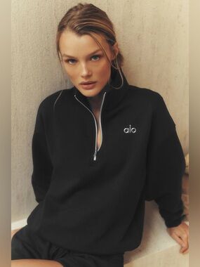 💕 NWT ALO Accolade hoodie size medium black 1/4 zip pullover black